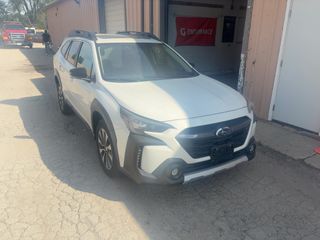 2025 Subaru Outback Limited - Exterior Front Right Corner Image